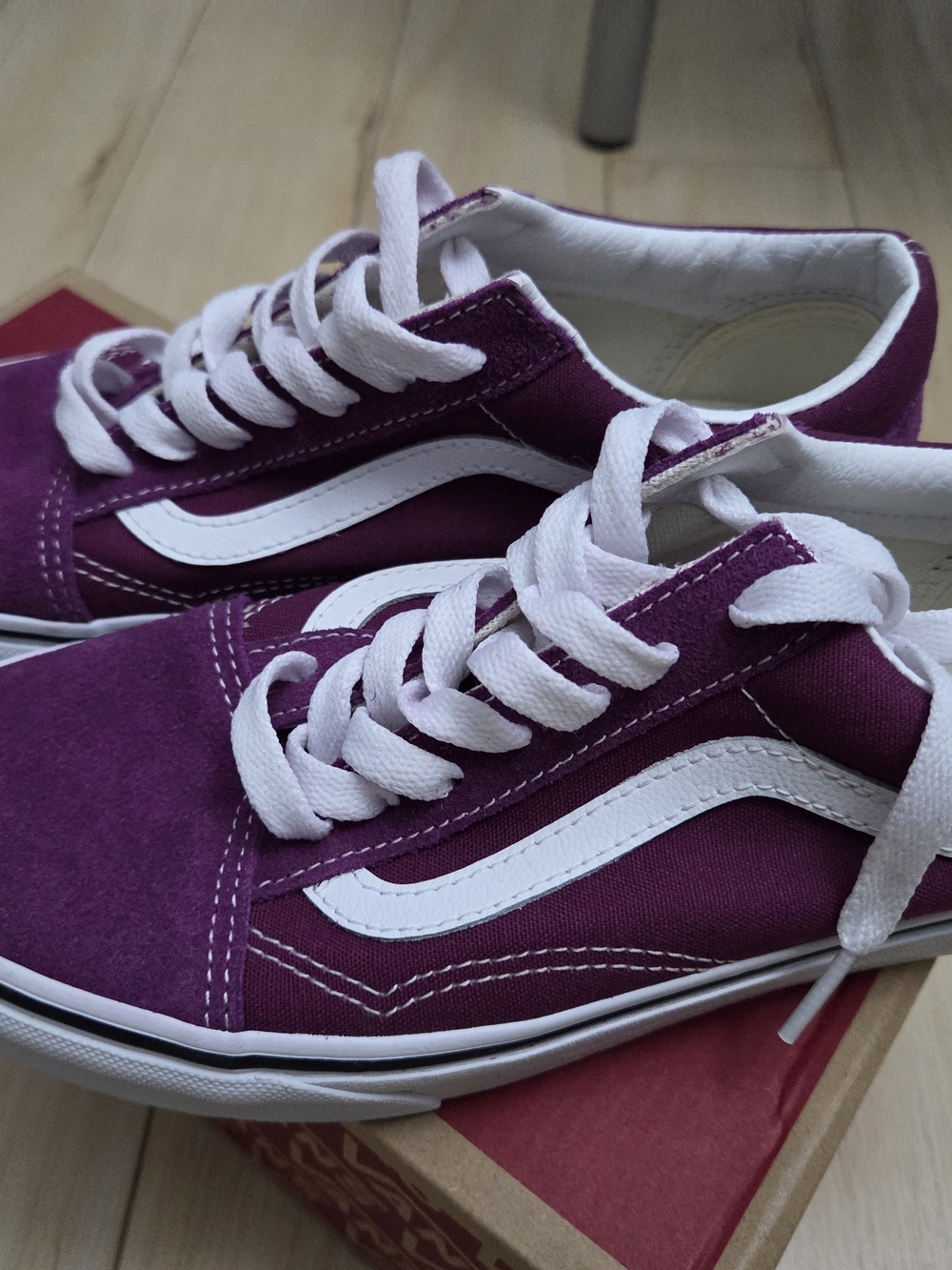Vans Women Low-Top Sneakers in Plum and White